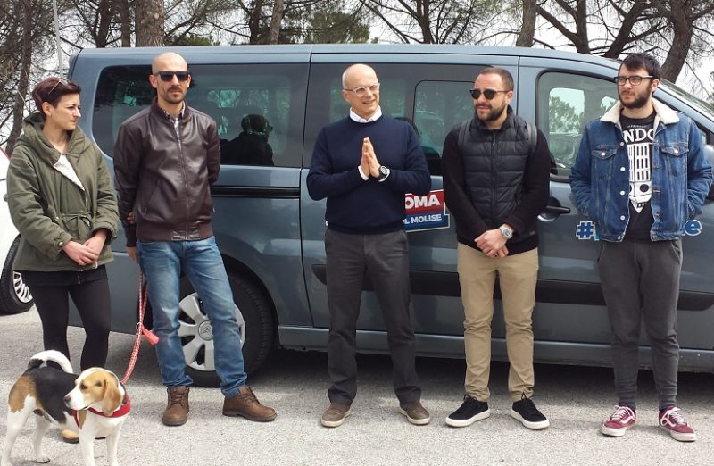 Toma, ‘viaggio’ elettorale in furgone e appello agli avversari: ‘Amministreremo insieme’