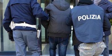 Con lo “zainetto della Befana” torna da Napoli con 250 grammi di hashish, 22enne tenta la fuga e viene arrestato dalla Polfer