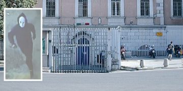 Colpo all’Md di via Puglia, convalidato l’arresto del rapinatore mascherato. Il 31enne resta in carcere
