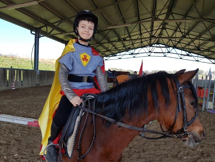 Cavalieri e Amazzoni in maschera, sfida stravagante al Torneo di Carnevale  a Cavallo per la scuderia Cassandra. FOTO - Molise Tabloid