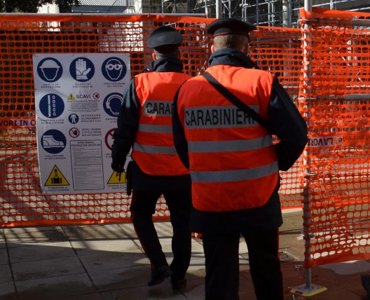 Cantiere senza apposita segnaletica stradale di sicurezza, deferito il titolare