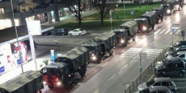 Coronavirus, 60 bare trasportate da Bergamo a Modena e Bologna dai militari della Caserma “Ugo Mara” di Solbiate Olona