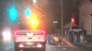 Usa shock, spunta un nuovo video: afroamericano ucciso da agenti di polizia