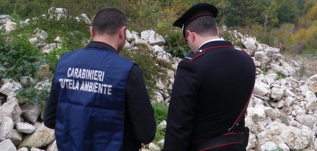 Gestione illecita di rifiuti pericolosi e odori molesti, segnalata azienda in Basso Molise