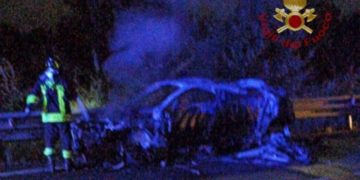 Strade di sangue, scontro sulla Bifernina: muore un 25enne, gravi i tre amici. A fuoco l’auto su cui viaggiavano i ragazzi