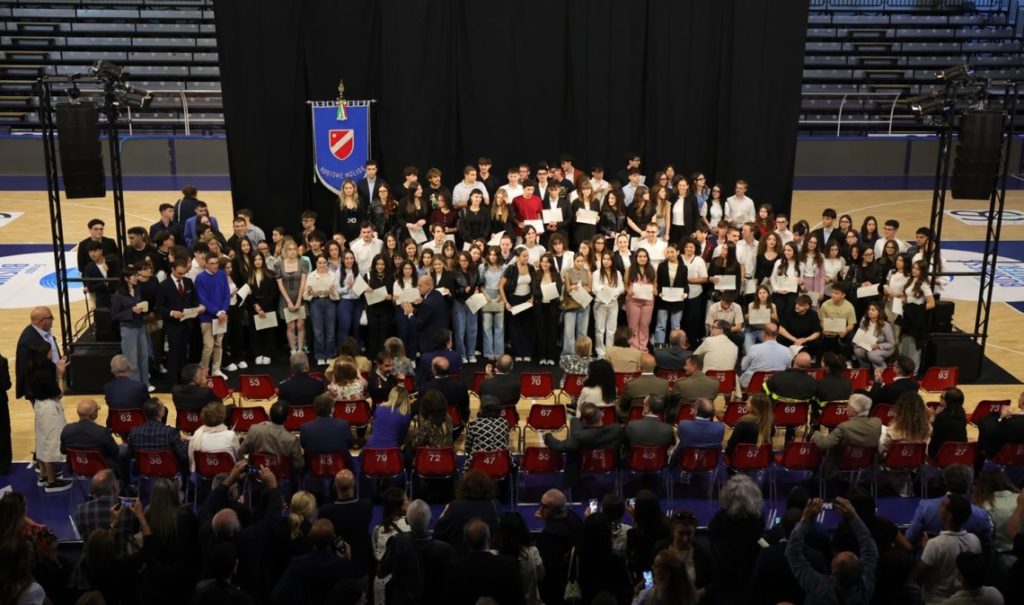 Generazione 100 (e lode), premiati gli studenti diplomati col massimo dei voti