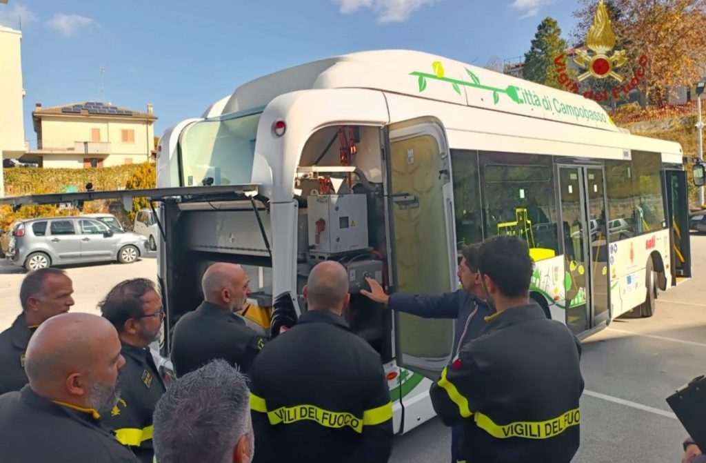 Pullman elettrici, Vigili del fuoco “formati” per intervenire in sicurezza