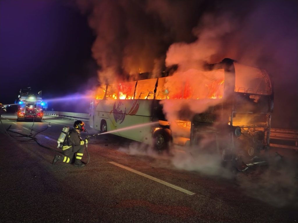 A fuoco pullman partito da Campobasso: panico a bordo, un ferito