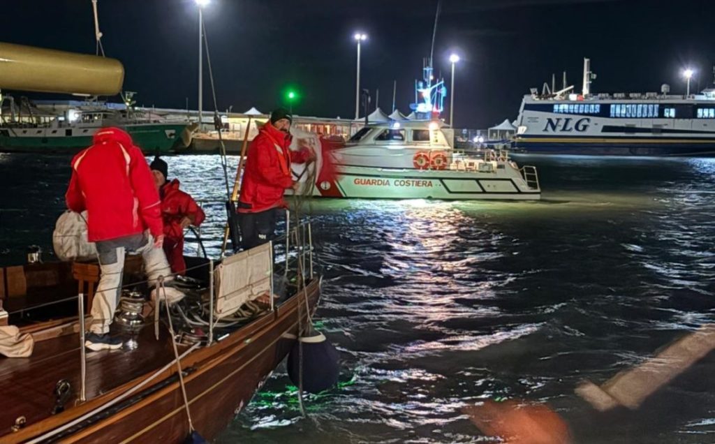 Imbarcazione a vela “bloccata” al largo di Termoli, soccorse tre persone