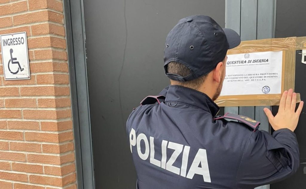 Aggressione vicino a un locale: Dacur per 5 giovani, attività sospesa per 7 giorni