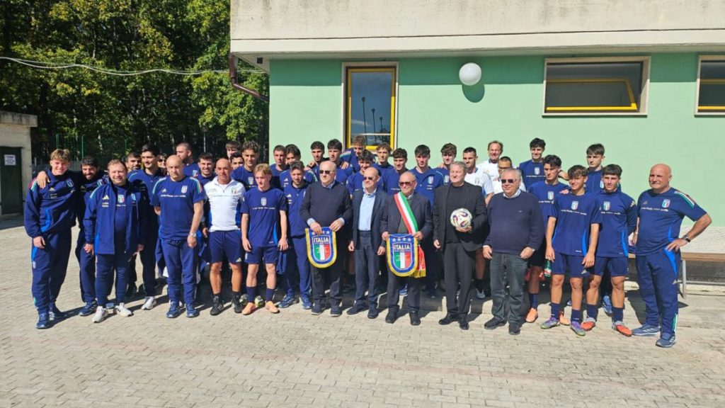 Roberti fa visita alla Nazionale Under 19 di calcio, impegnata in stage tecnico in Molise