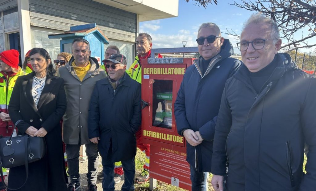 Una vecchia cassetta delle lettere diventa la “Posta del Cuore”, inaugurato defibrillatore a Difesa Grande