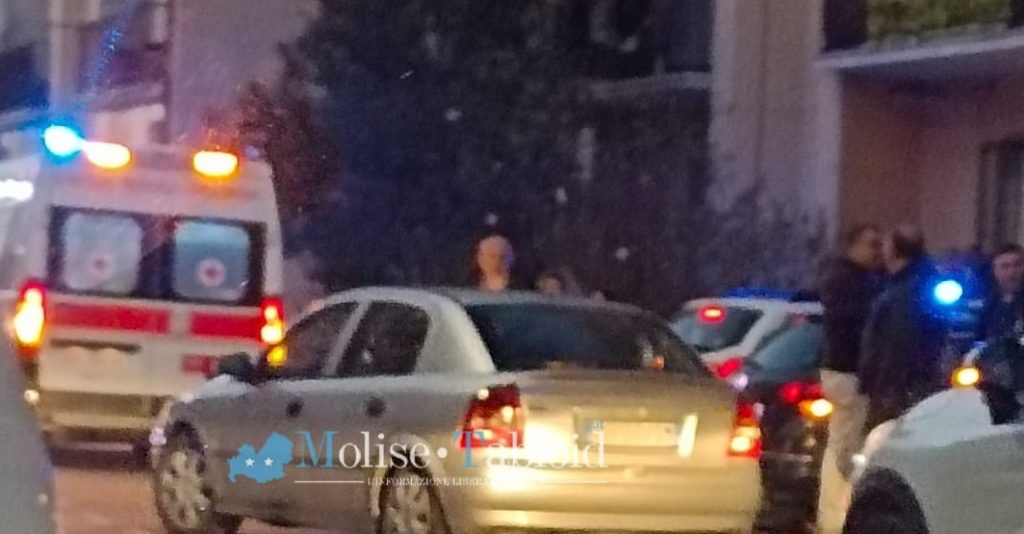 Campobasso: auto contro scooter, 17enne in ospedale