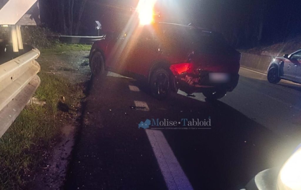 Scontro tra auto sulla Statale 87, quattro feriti trasportati al Cardarelli