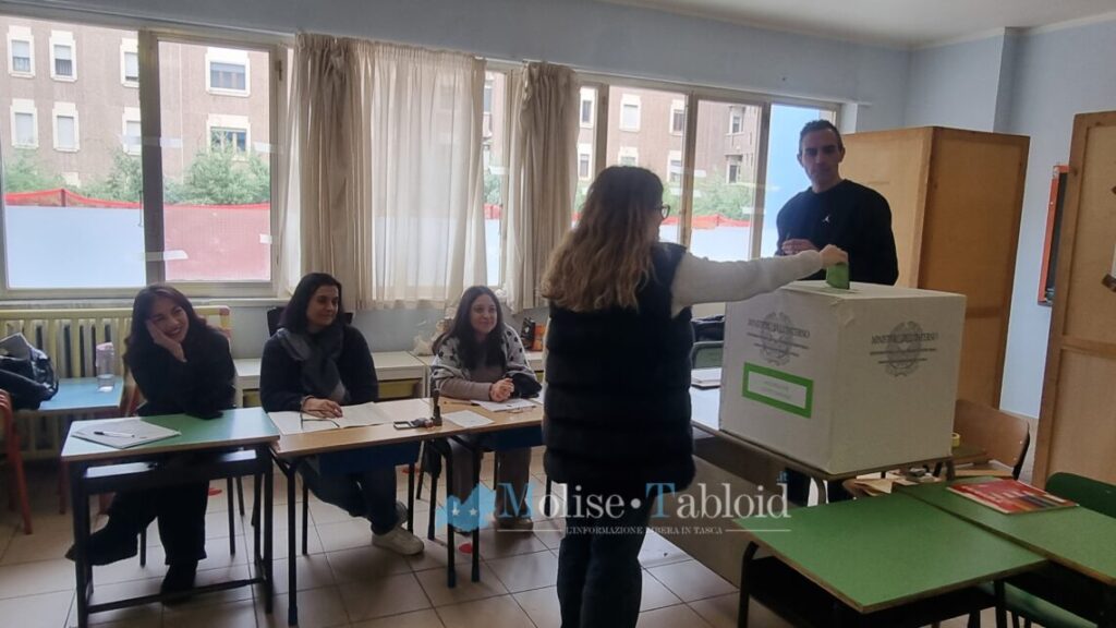 Referendum, chiuse le urne. Sale l’affluenza, in Molise è al 54%