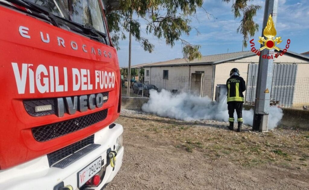 Incendio in un’azienda di allevamento, prende fuoco contatore elettrico