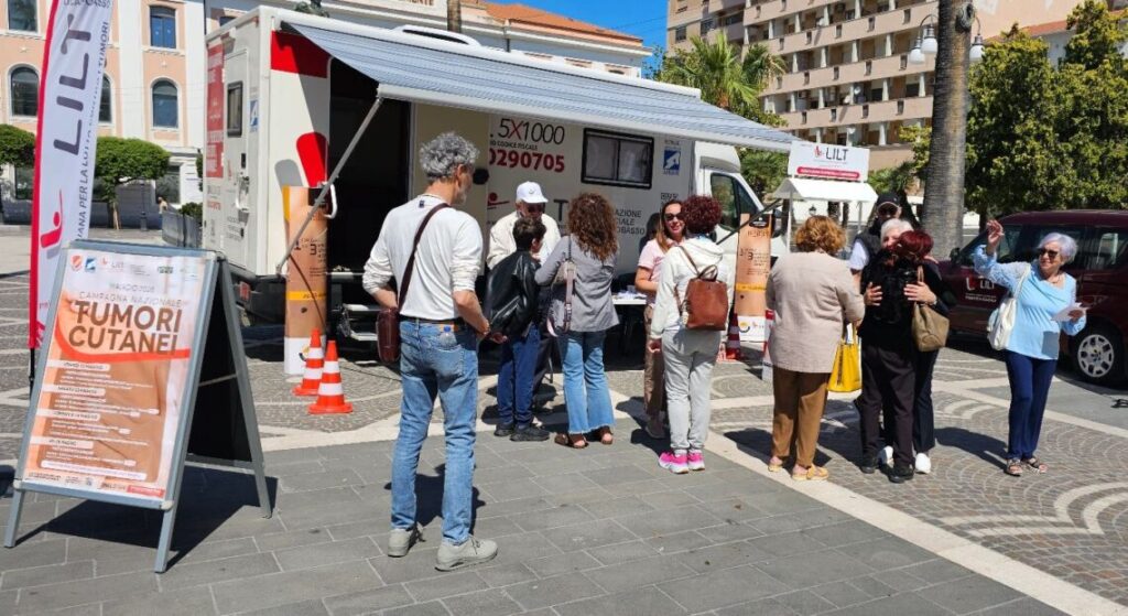 Tumori cutanei, prevenzione arma vincente: decine di controlli in piazza grazie a iniziative Lilt