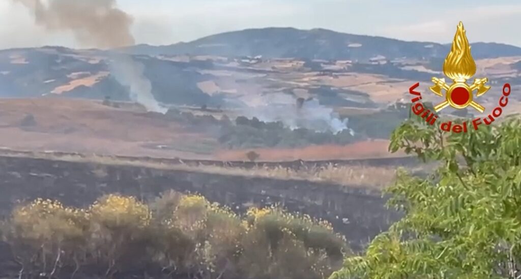 Incendio nei campi di Lucito, Vigili del Fuoco in azione fino a tarda sera
