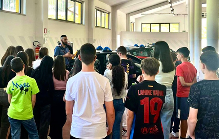 Visita didattica degli studenti di Agnone al Comando dei Carabinieri