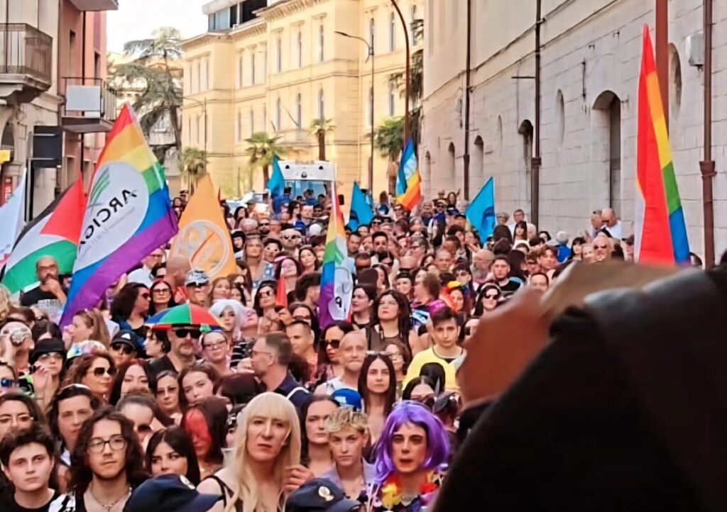 Molise Pride, a Campobasso una festa contro chi discrimina. E non mancano le solite polemiche