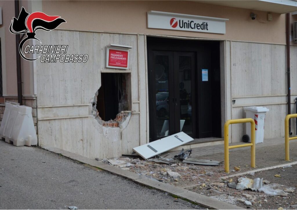 Evadevano i domiciliari per far saltare in aria i bancomat, in carcere due dei 4 componenti della ‘banda della marmotta’. VIDEO