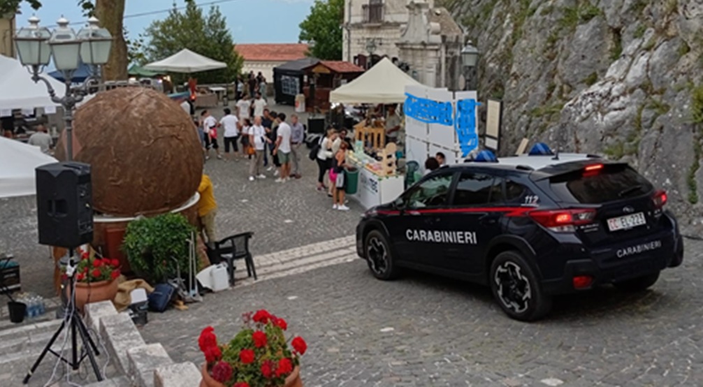 Evade i domiciliari per partecipare alla sagra del paese, i Carabinieri gli “rovinano” la festa