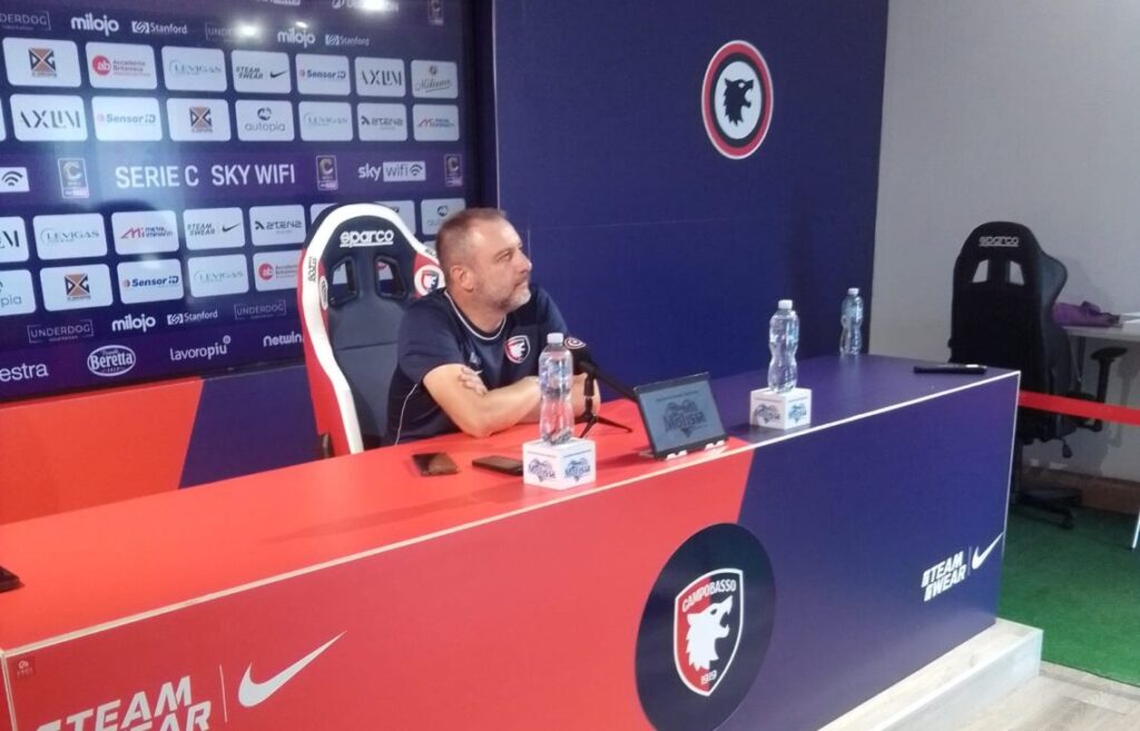 Serie C. Verso Campobasso-Pianese, Mangia: “Loro buona formazione. Mercato? Manca ancora qualcosa. Per me le favorite sono…”