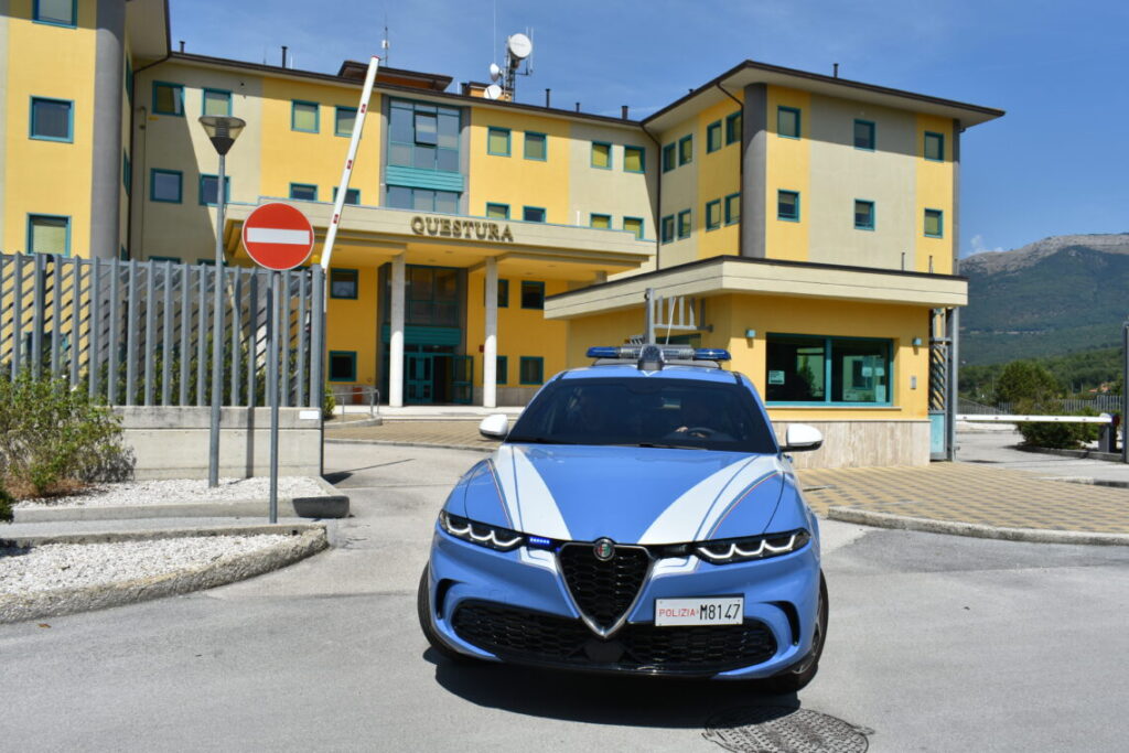 Giovane ferito con una lametta e derubato del cellulare, rintracciato l’autore della rapina