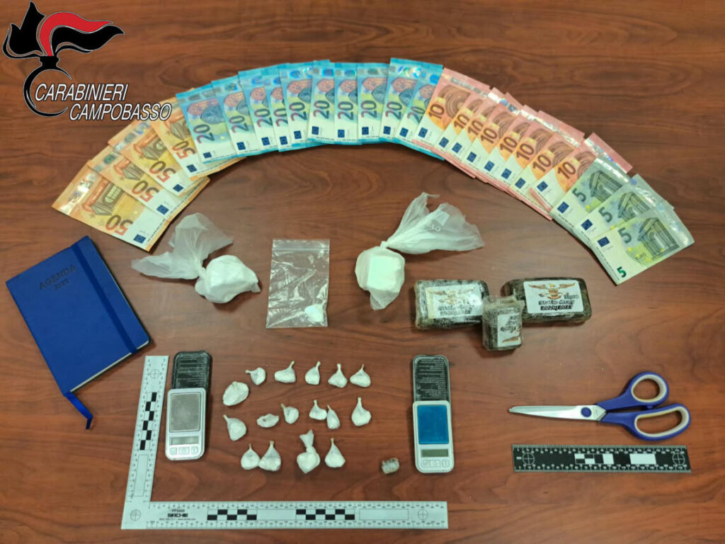 “Chiusa” piccola cellula dello spaccio sulla costa: 3 arresti, sequestrati 300 grammi tra coca e hashish