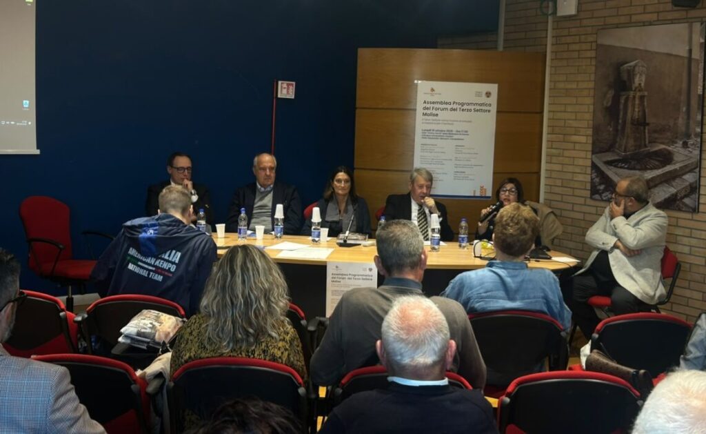 Duecento presenze per rilanciare il ruolo del Terzo Settore regionale. Siglato accordo con Unimol