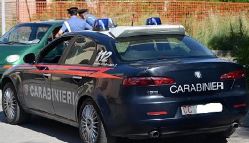 Finti carabinieri portano via soldi e gioielli con la scusa di debiti fiscali, arrestati