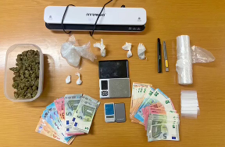 Spaccio: fuga in moto finisce con l’arresto, coppia di complici sorpresa in casa. Sequestrato 1 etto di droga