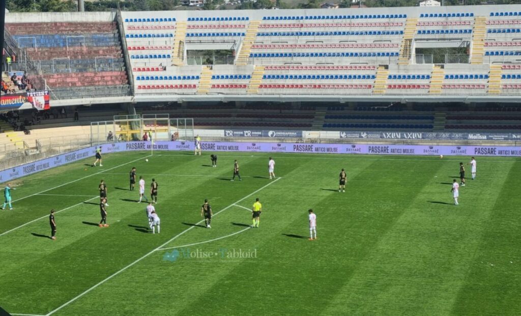 Serie C. Il Campobasso resta in 10 e crolla in casa con il Perugia: clamoroso 1-5 al Molinari