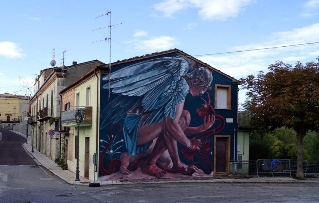 “La fine della festa”, il murale di Alessandrini a Campolieto che interroga sul senso della guerra