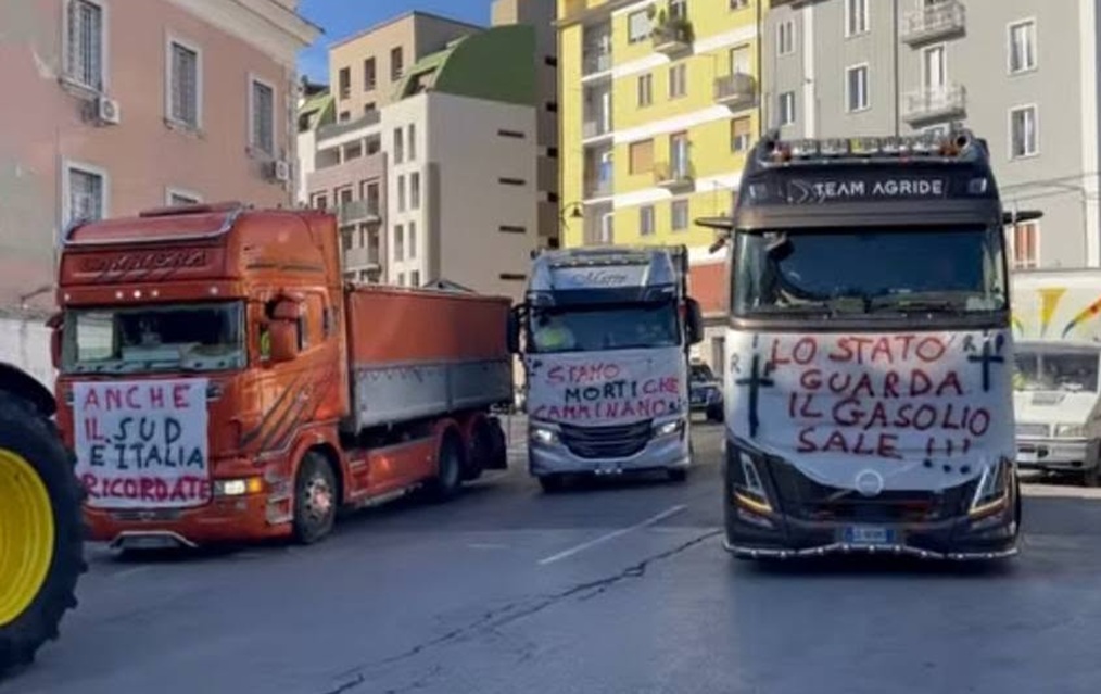 Gli autotrasportatori arrivano a Campobasso, centro bloccato. “E’ una protesta che riguarda tutti”